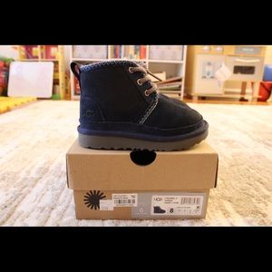 Kids UGG boot sz 8